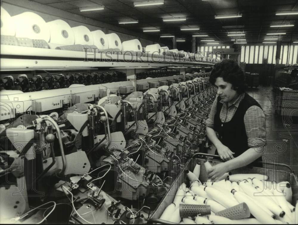 1984 Press Photo Winding machines at Oilveira Ferreira textile factor, Portugal- Historic Images