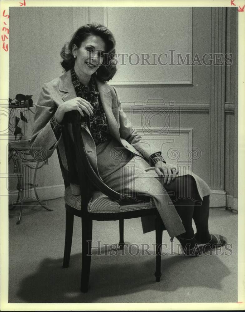 1979 Press Photo Woman models Ernst Strauss silk suit with textured blouse- Historic Images