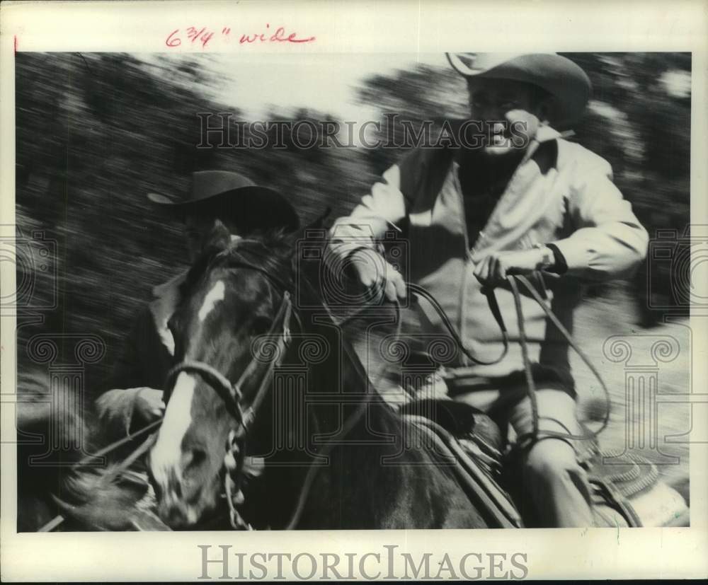 1971 Press Photo Actor Glenn Ford rides horseback. - hcx42402- Historic Images