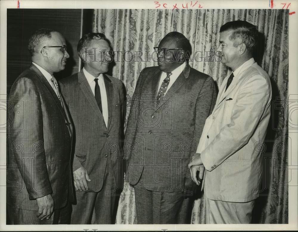 1960 Press Photo Leaders of the United Negro College Fund with Mayor Cutrer