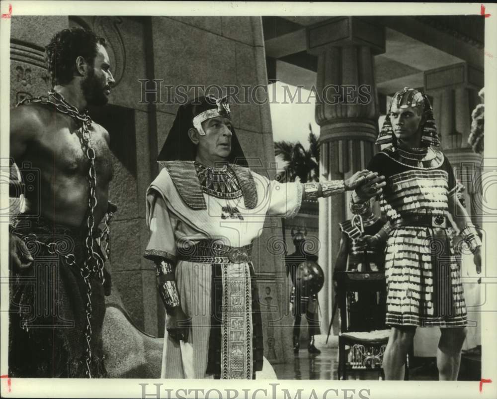 1980 Press Photo Actor Charlton Heston in a scene from one of his movies- Historic Images