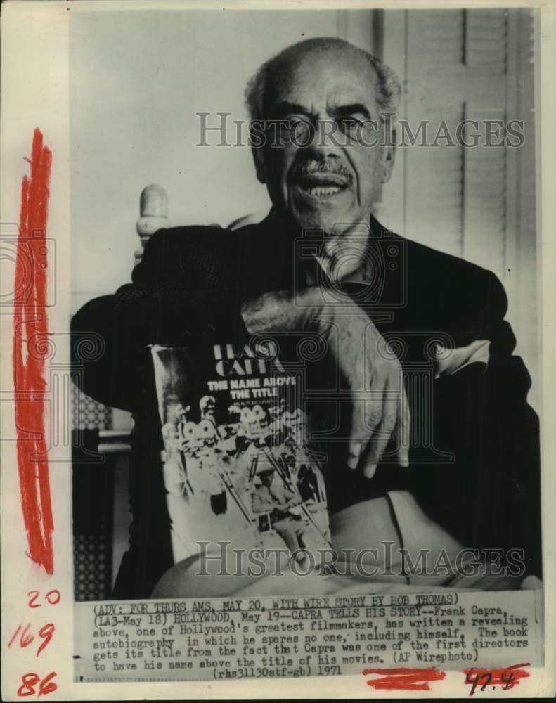 1971 Press Photo Capra with his book "Frank Capra - The Name Above the Title"- Historic Images