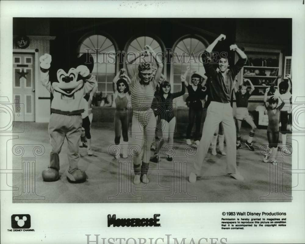 1983 Press Photo Scene from &quot;Mousercise&quot; children&#39;s exercise class with Mickey- Historic Images