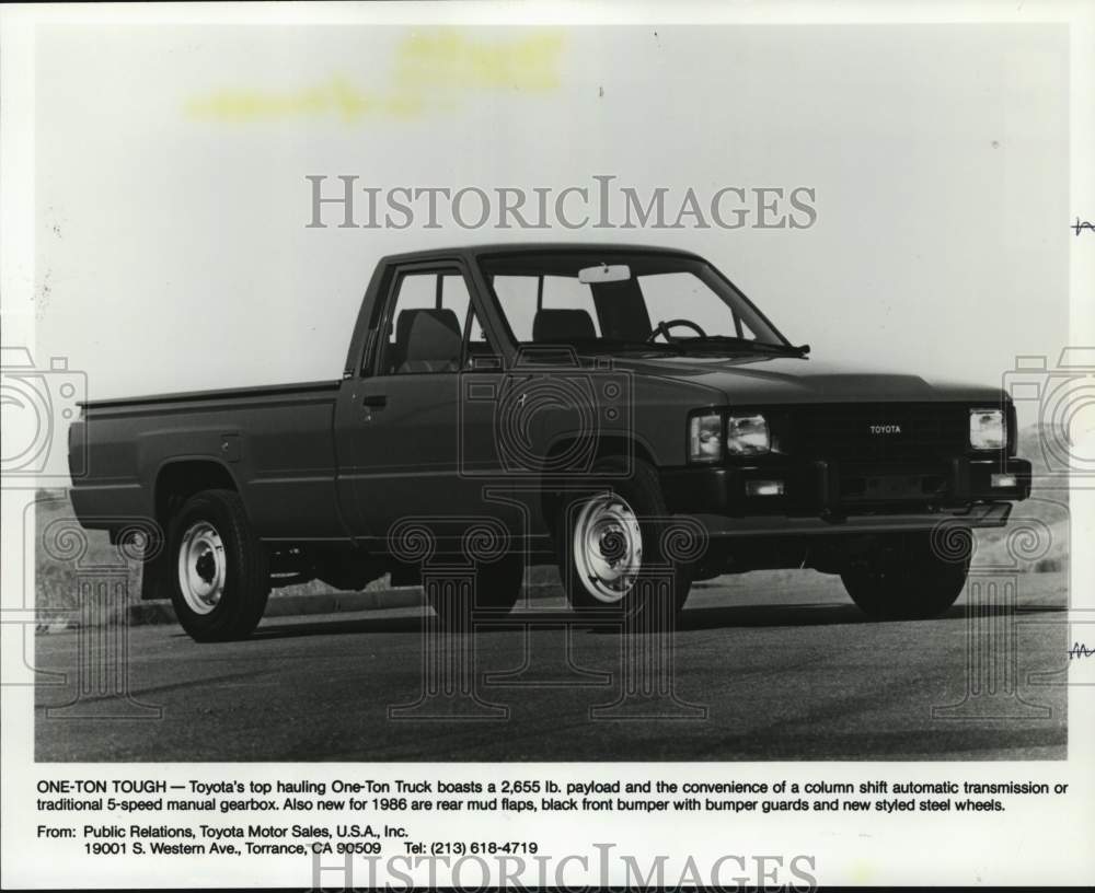 1988 Press Photo Toyota's One-Ton Truck has bumper guards and new steel wheels- Historic Images