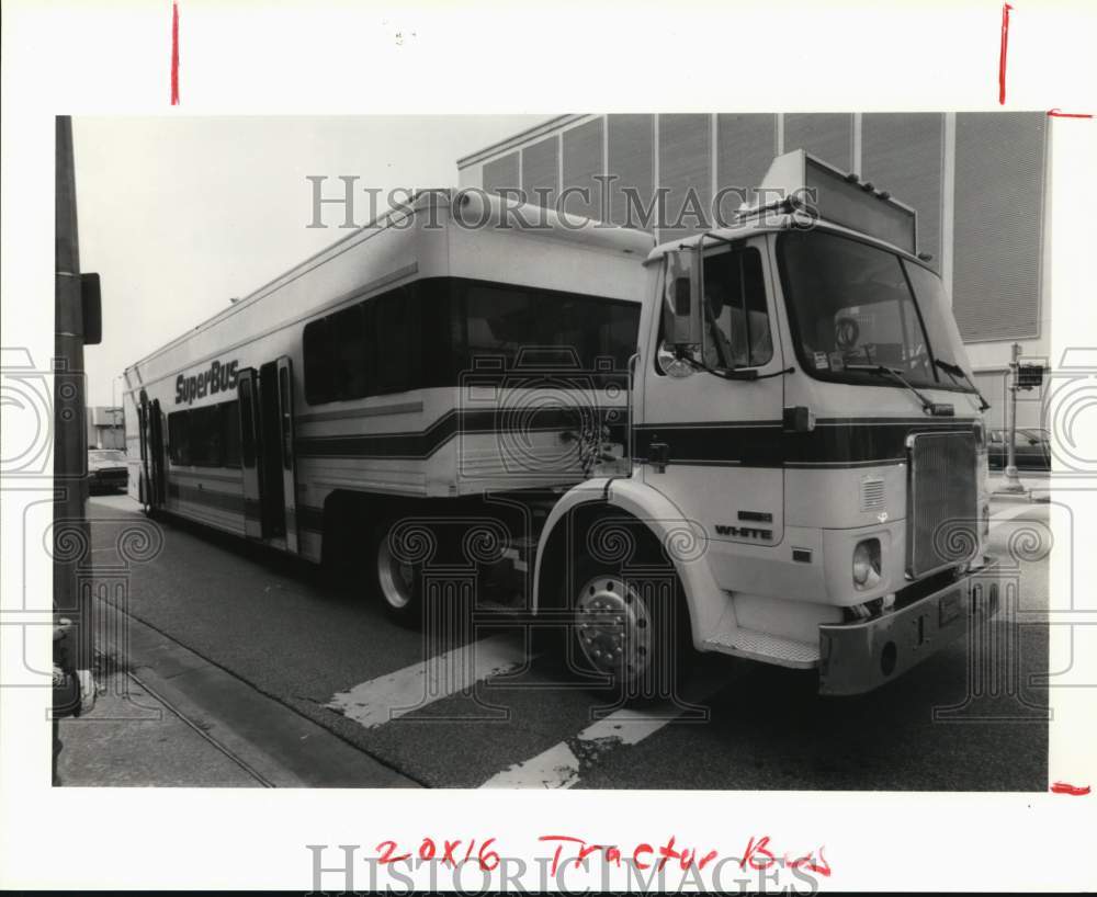 1992 Press Photo Houston Metropolitan Transit Authority tests new Super Bus- Historic Images