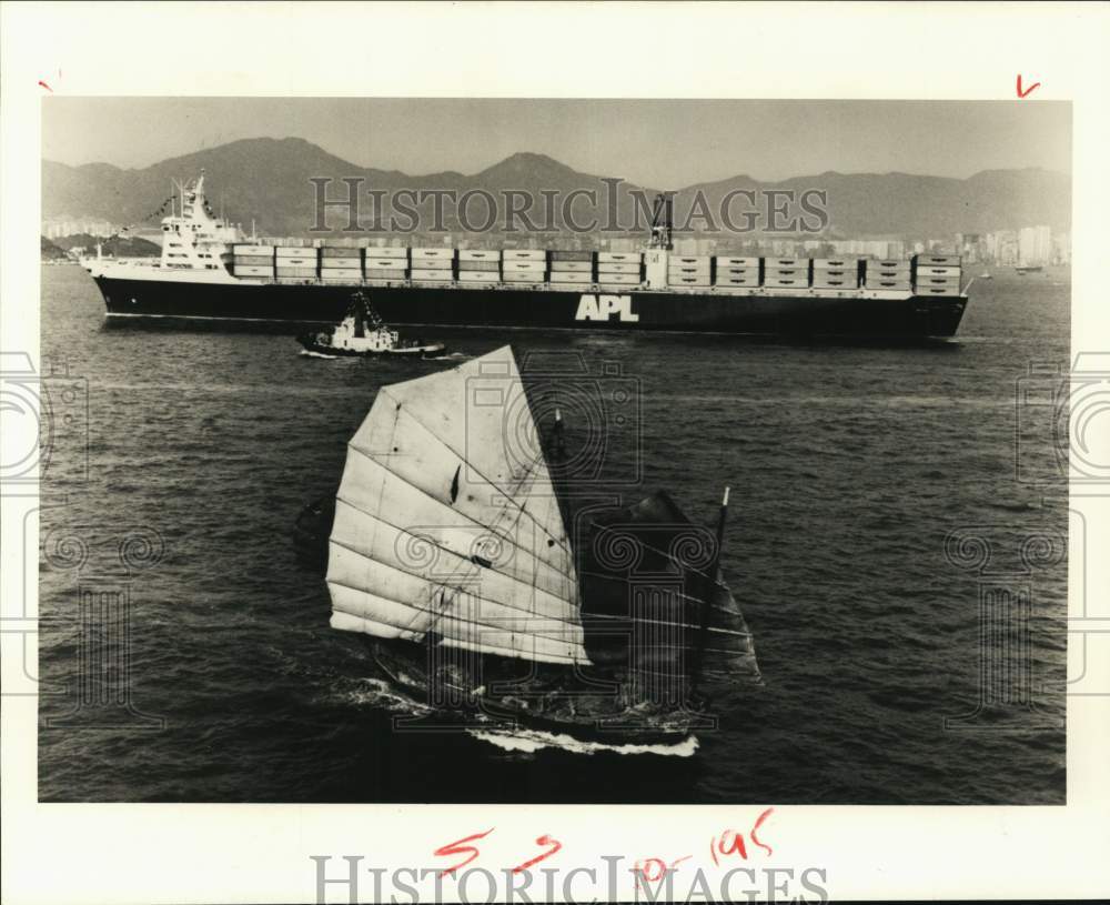 1983 Press Photo MV President Lincoln on a regular call at Hong Kong - hcx46606- Historic Images