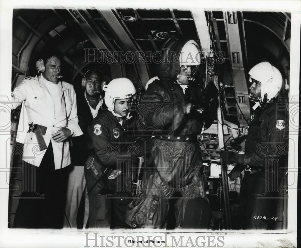1975 Press Photo Charlton Heston in a scene from Universal's "Airport 1975"