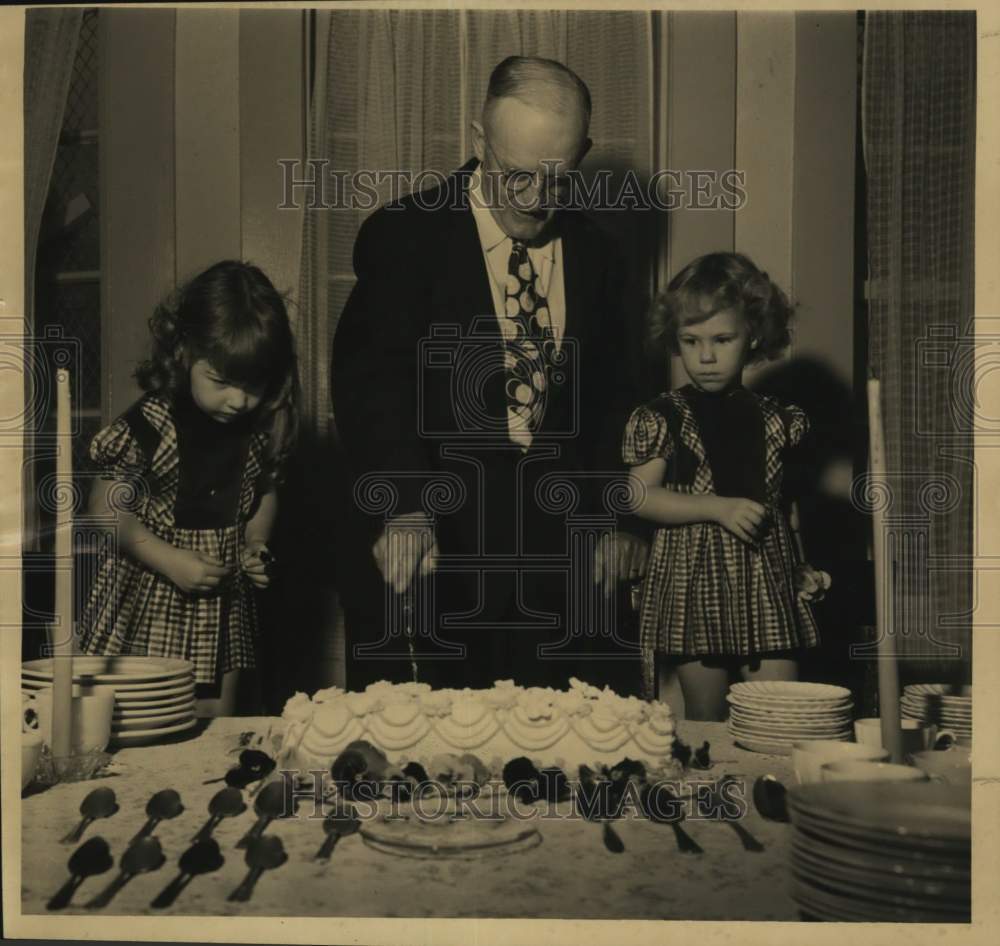 1948 Press Photo Principal Elrod cuts a cake as children look on - hcx47476- Historic Images