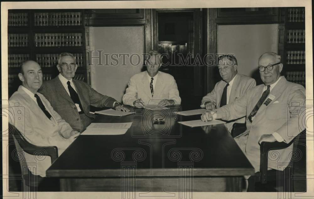 1948 Press Photo Five Federal judges meet around table - hcx47588