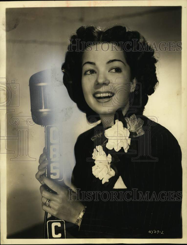 1952 Press Photo Actress Francis Langford heard over CBS' "Hollywood Hotel."- Historic Images