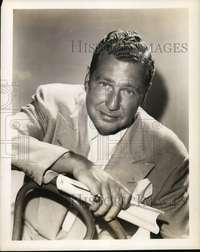 1947 Press Photo Phil Harris in &quot;Fitch Bandwagon,&quot; over NBC Television Network- Historic Images