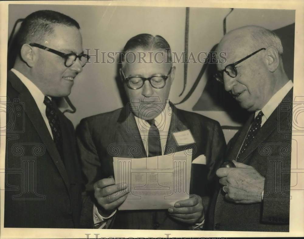 1958 Press Photo Lessing Rosenwald, former head of Sears, Roebuck Co. in meeting- Historic Images