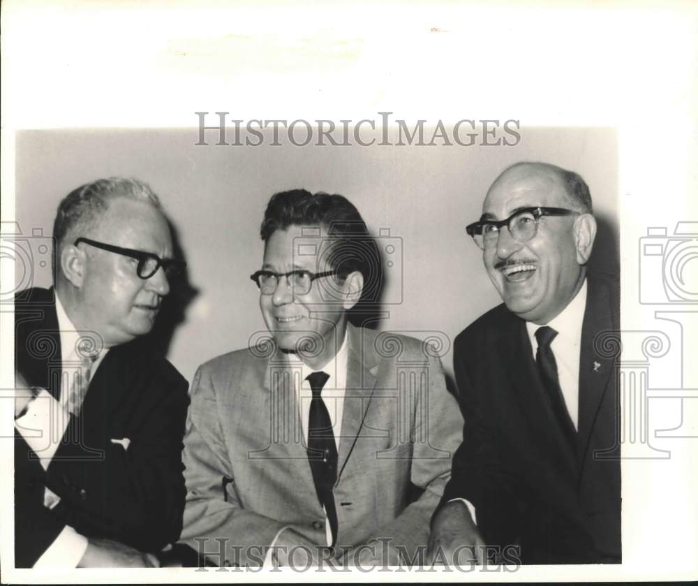 1960 Press Photo Joseph Selby, with Moss, Cahoon, charges with murder, Houston- Historic Images