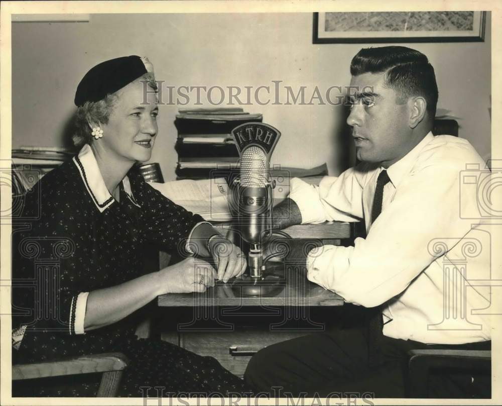 1956 Press Photo Mrs. Olan Rogers, school board president on air with KTRH- Historic Images