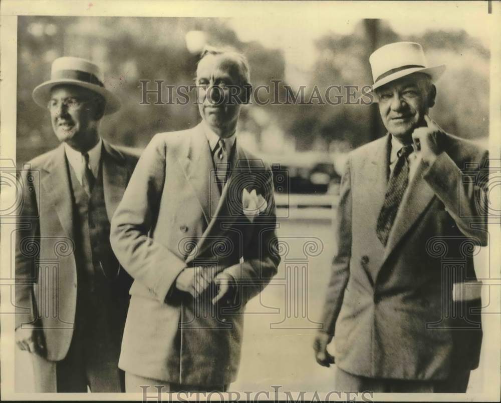 1933 Press Photo Alvan MacAuley, Alfred Sloan, Hugh Johnson confer in Detroit- Historic Images