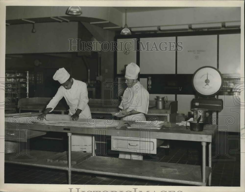 1946 Press Photo Naval Hospital kitchen in Houston - hcx50664- Historic Images