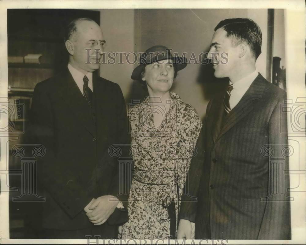 1938 Press Photo Solicitor General Stanley Reed, Mrs. Reed and Stanley Jr. in DC- Historic Images