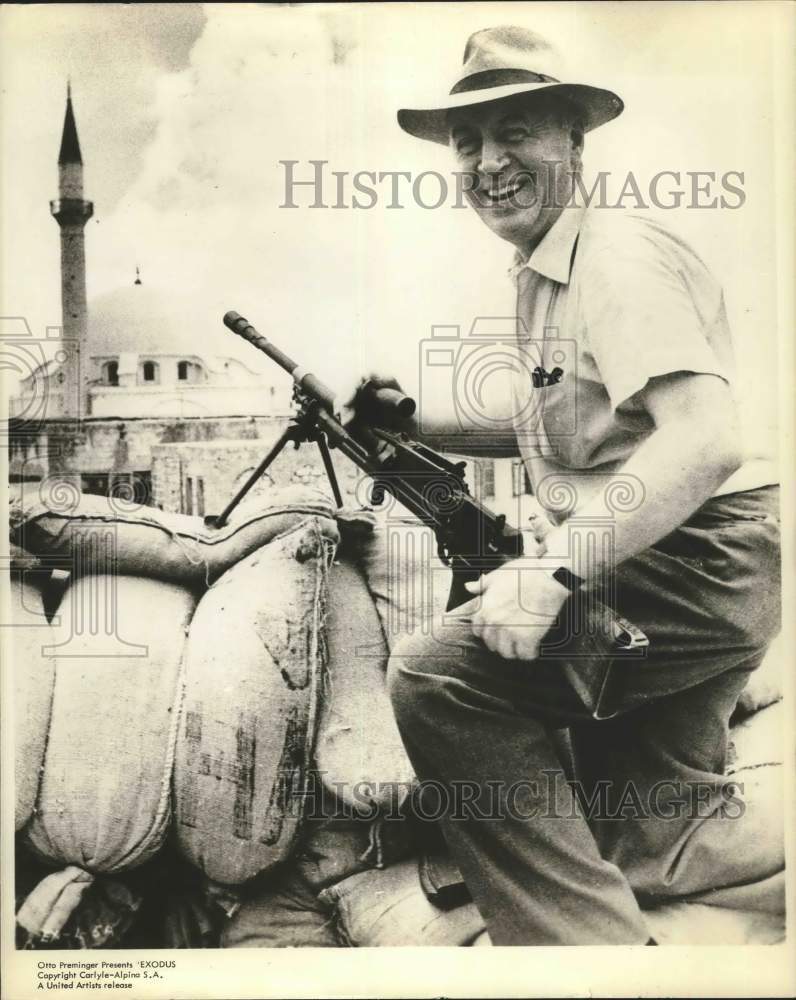 1960 Press Photo Otto Preminger with machine gun for &quot;Exodus&quot; - hcx50892- Historic Images