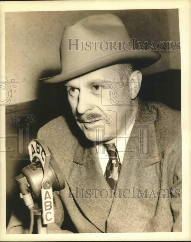 1946 Press Photo Drew Pearson, ABC commentator on the air - hcx50947- Historic Images