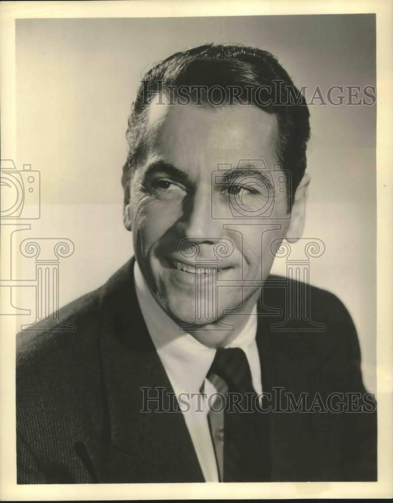 1957 Press Photo Ron Randell, host of &quot;The Vise&quot; on ABC - hcx51151- Historic Images