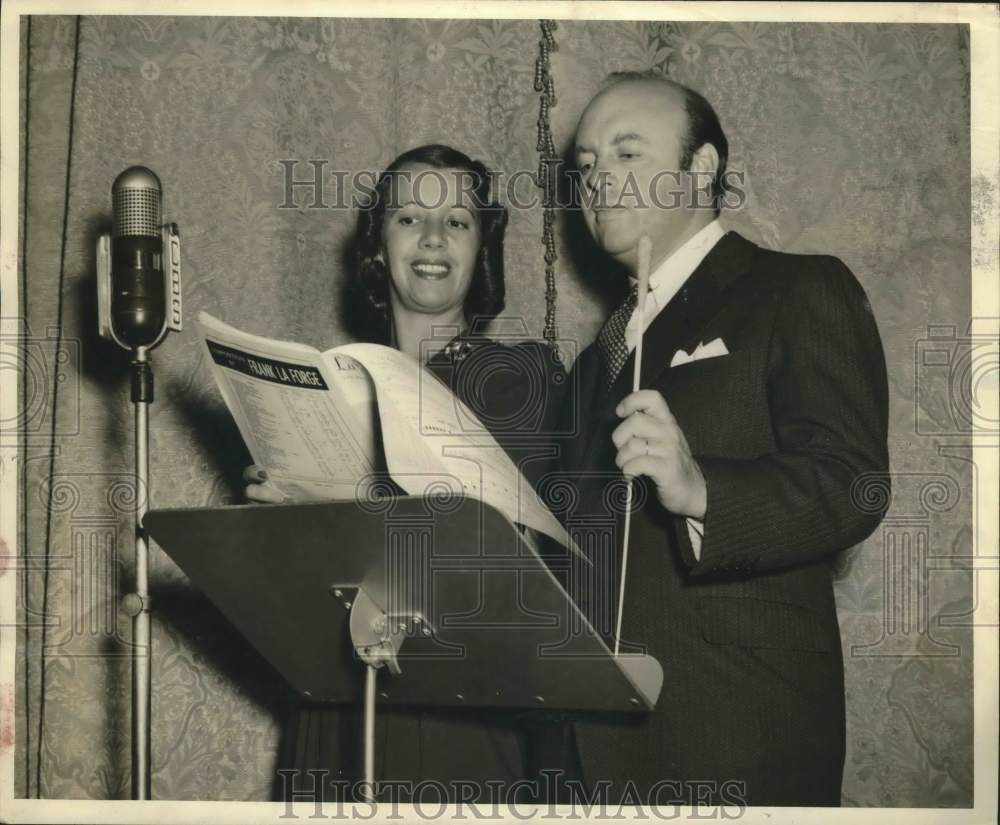 1941 Press Photo Lily Pons and Andre Kostelanetz - hcx51596- Historic Images