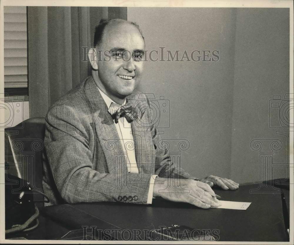 1953 Press Photo Dr. Terrell Spencer, University of Houston - hcx51657- Historic Images