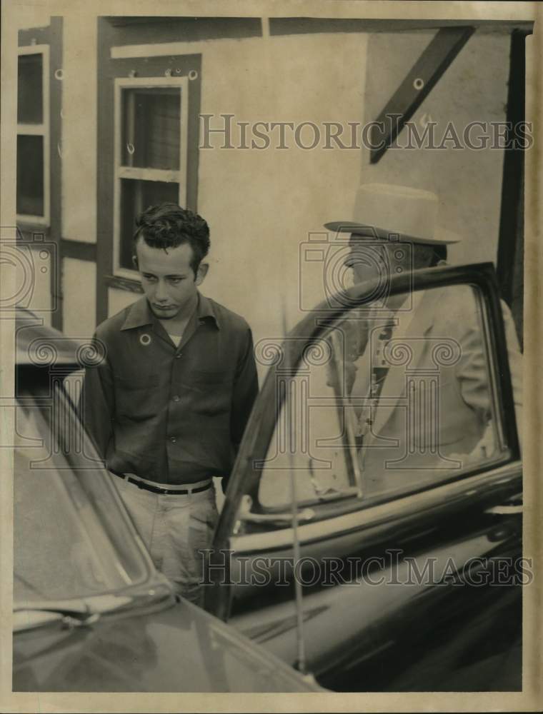 1956 Press Photo Murder suspect William Rollins escorted by P.Y. Snow into auto.- Historic Images