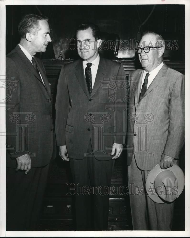 1960 Press Photo Arch H. Rowan, Sr., of Fort Worth poses with other men.- Historic Images