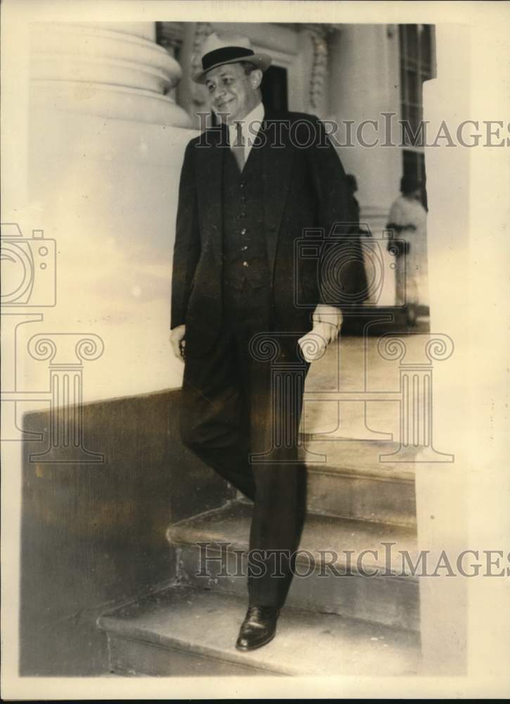 1934 Press Photo NRA counsel Donald Richberg leaving White House after meeting- Historic Images