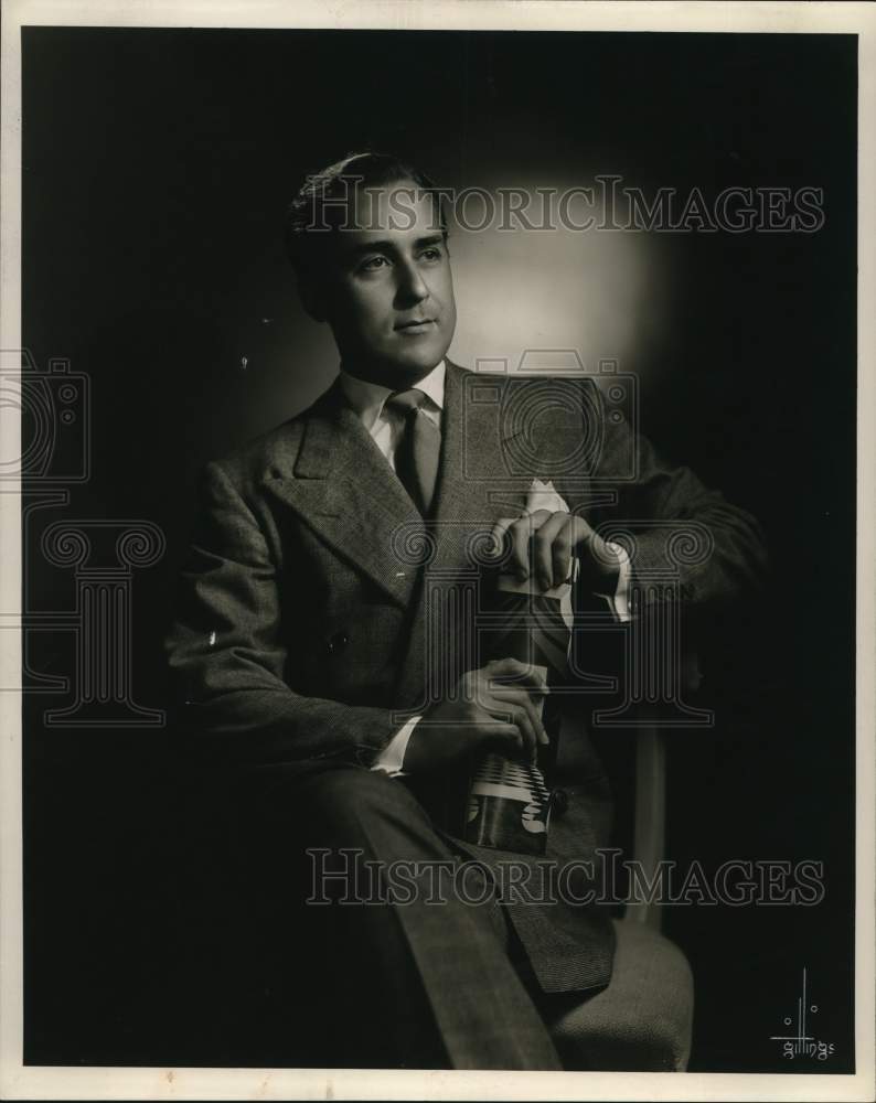 1948 Press Photo Edward J. Perrault, VP and General Manager of The Fashion- Historic Images