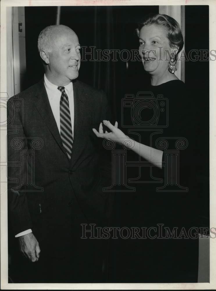 1959 Press Photo Mr. and Mrs. Robert Strauss chatting. - hcx52879
