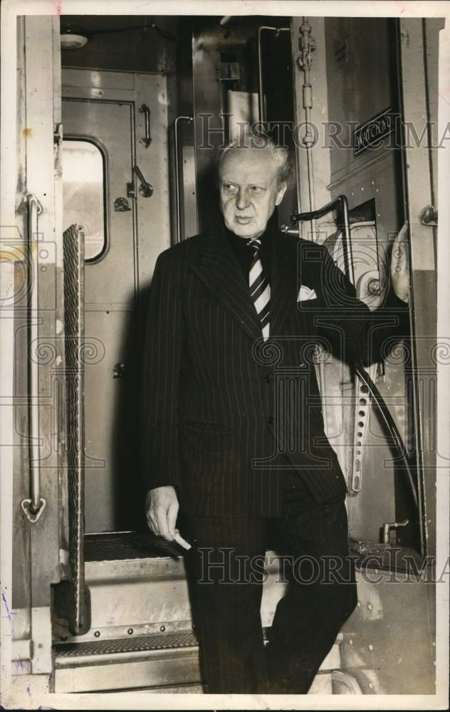 1955 Press Photo Leopold Stokowski steps from train. - hcx52988- Historic Images