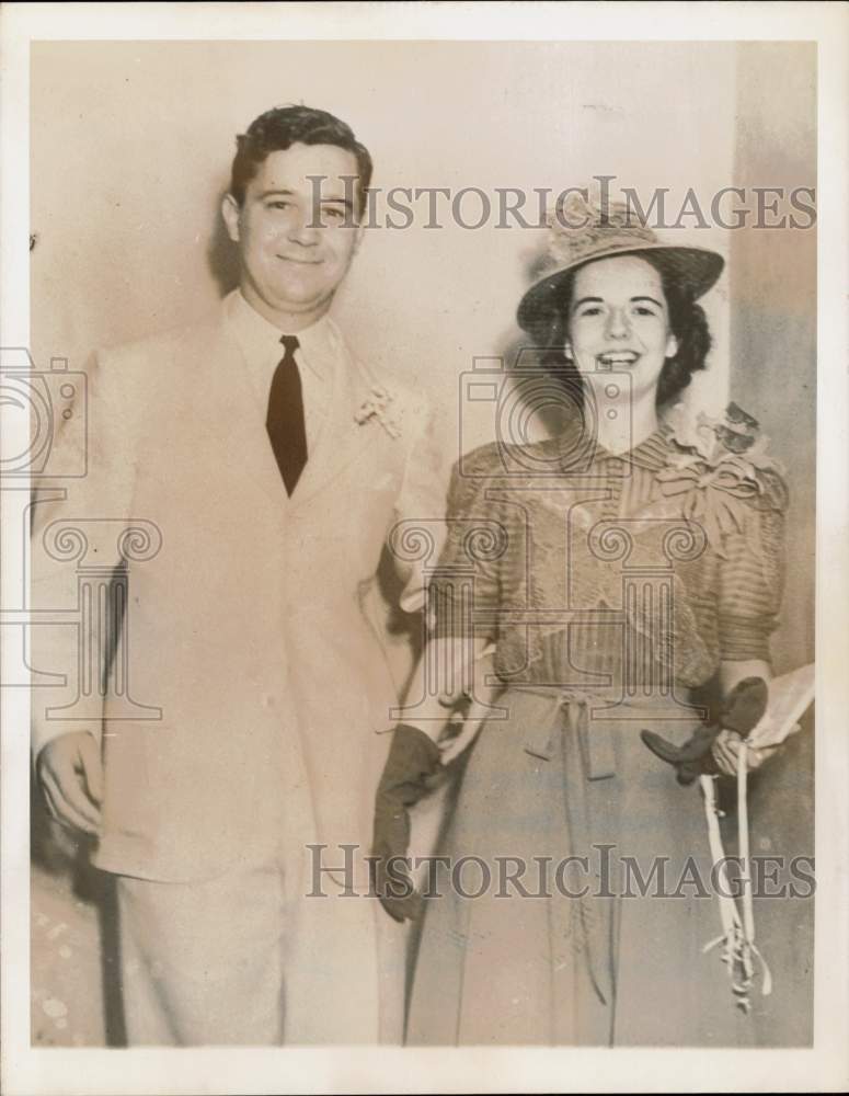 1939 Press Photo Russell Long and bride Katharine after wedding in Louisiana- Historic Images