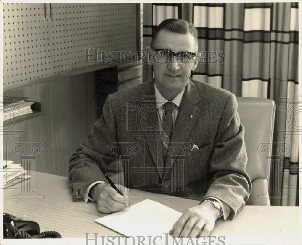 1962 Press Photo Frank H. Newnam Jr., Executive of Lockwood, Andrews and Newnam- Historic Images