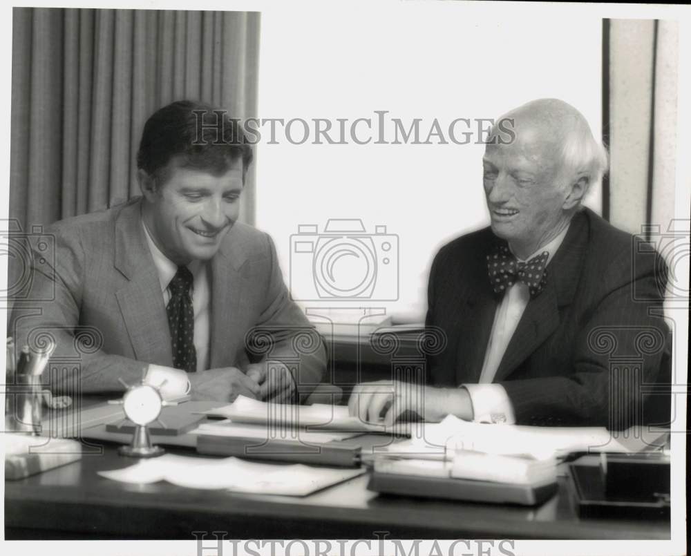 1972 Press Photo Robert Mosbacher at Office with Isaac Arnold - hcx53862- Historic Images