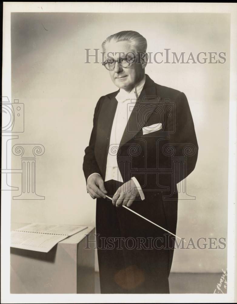 1954 Press Photo Donald Voorhees, Conductor for the "Telephone Hour" Radio Show- Historic Images