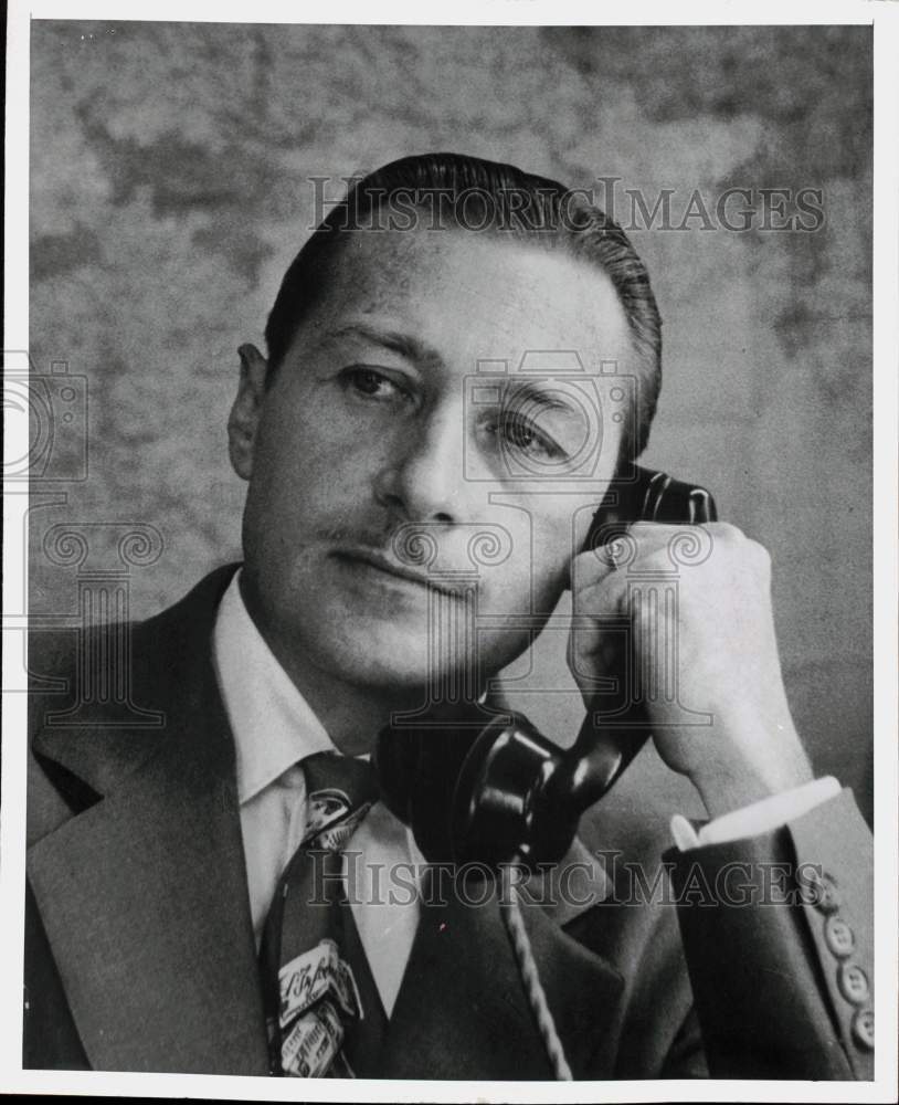 1957 Press Photo Robert Trumbull, Chief of New York Times Bureau in Tokyo- Historic Images