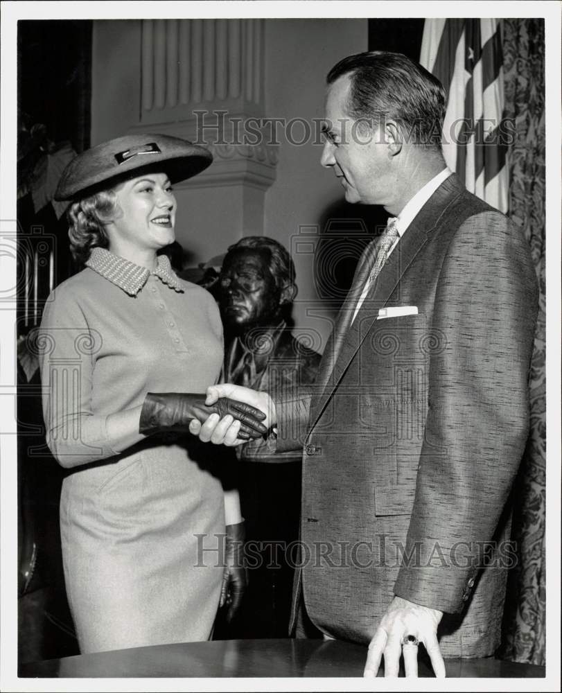 Press Photo Allan Shivers congratulates Miss Wool of Texas Earline Whitte- Historic Images