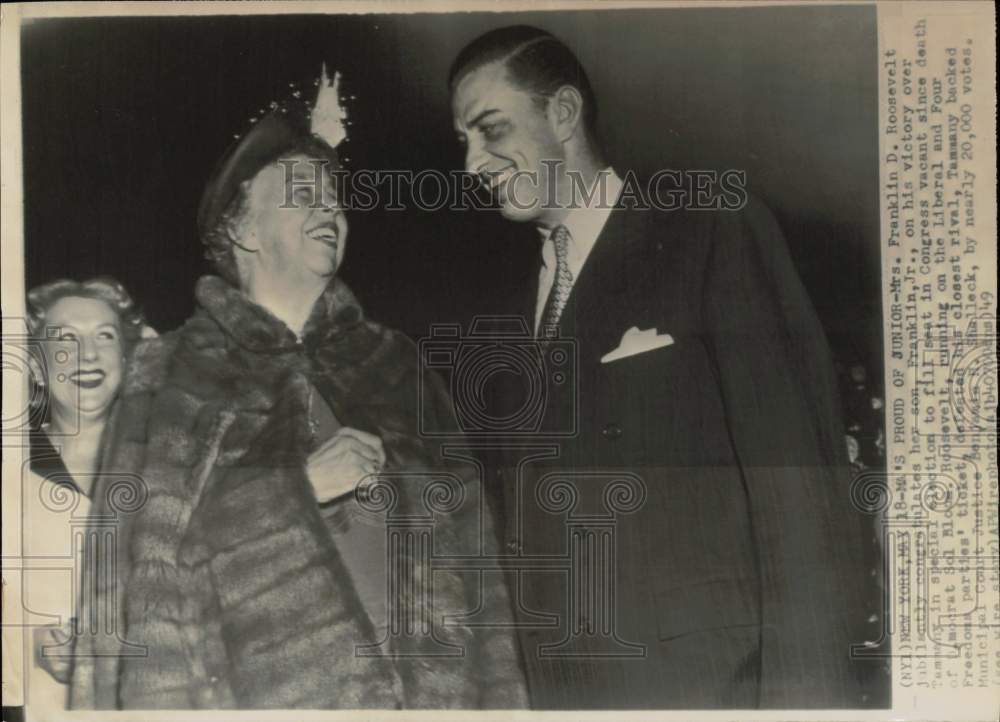 1949 Press Photo Mrs. Franklin Roosevelt and son smile at victory in New York- Historic Images