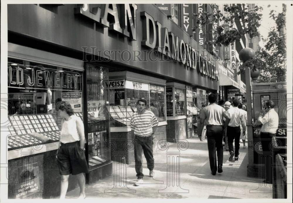 1988 Press Photo Jewelry stores line 47th Street in Manhattan, New York City- Historic Images