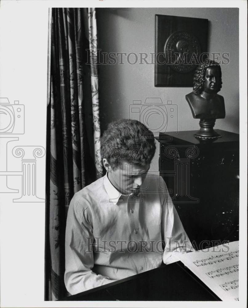 1963 Press Photo Van Cliburn plays the piano - hcx55146- Historic Images