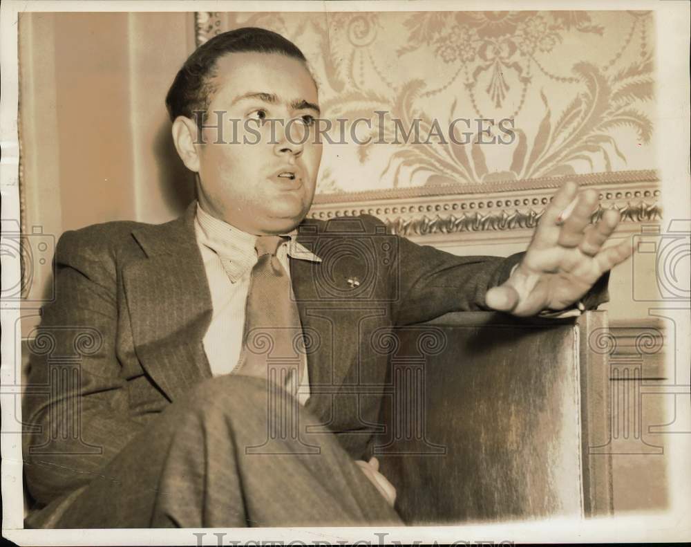 1934 Press Photo Vittorio Mussolini, Dictator's Son, Discussing Film in New York- Historic Images