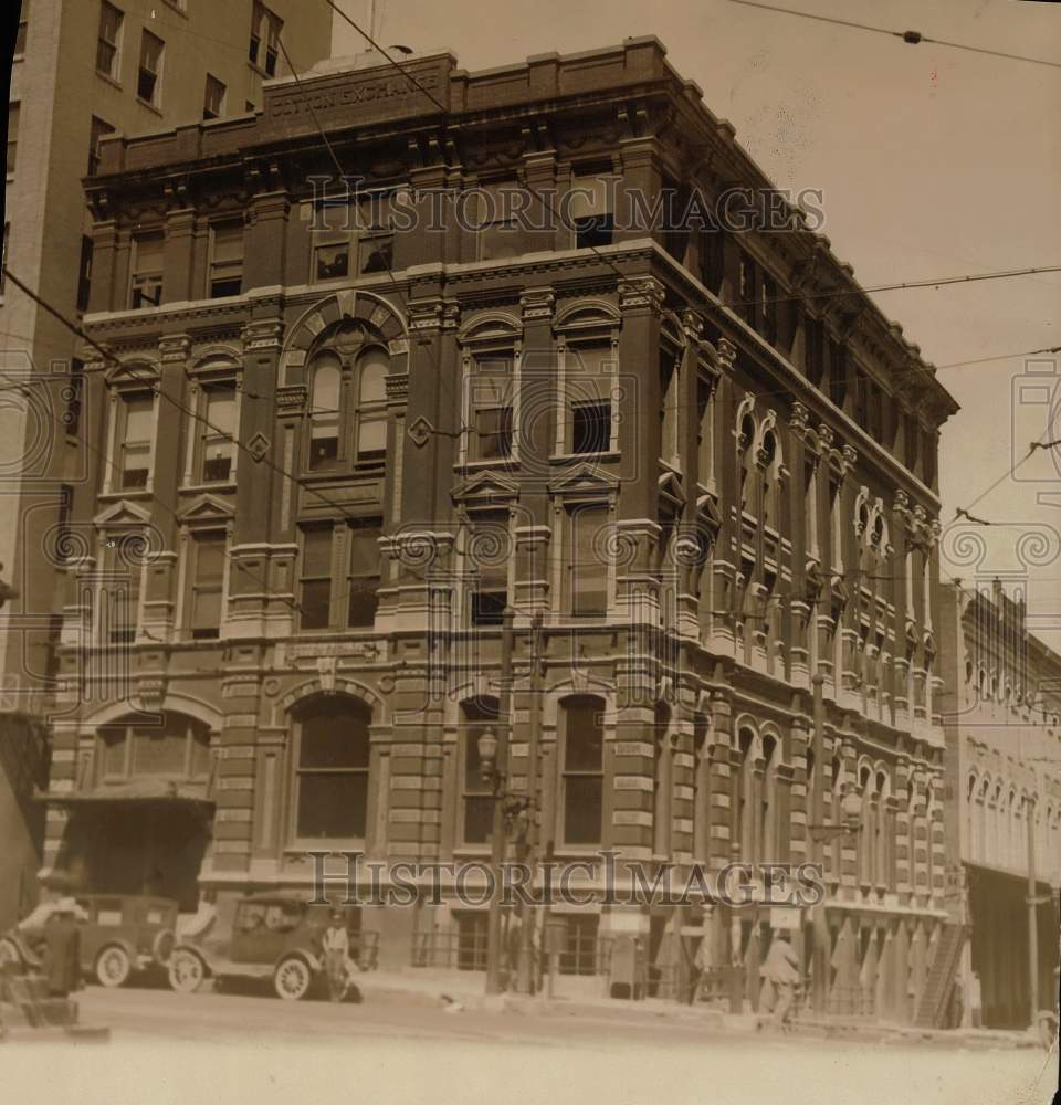 1922 Press Photo Multi-Story Cotton Exchange Building and Sidewalk - hcx55734- Historic Images