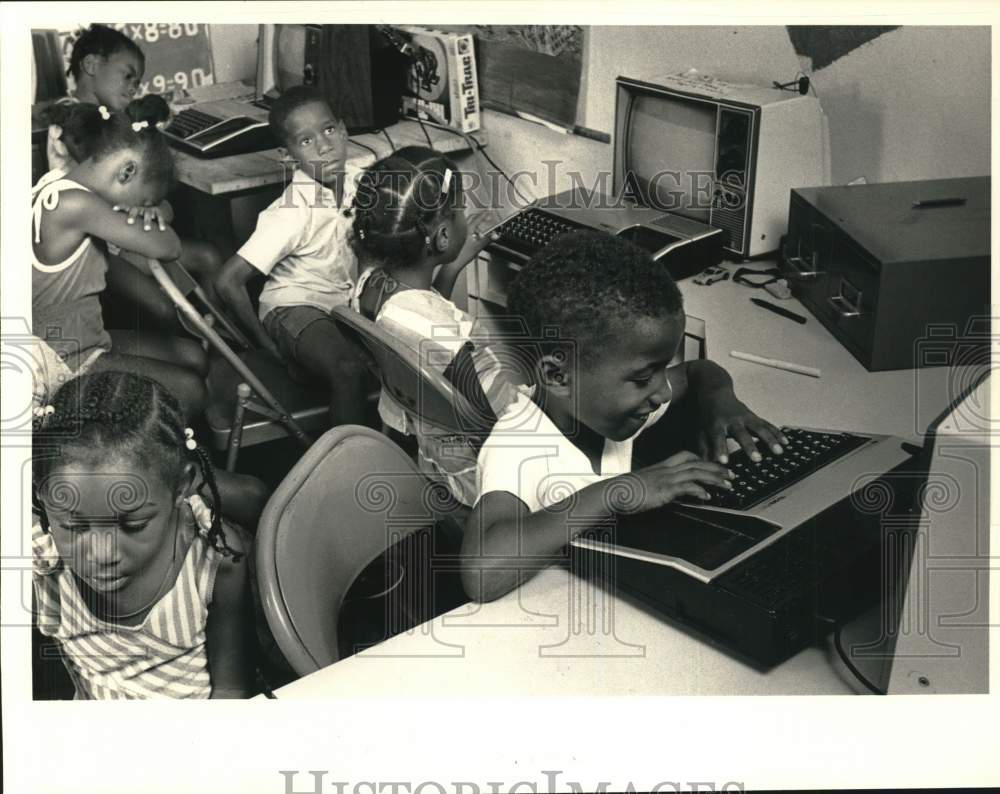 1985 Press Photo SHAPE computer class students. - hpa01089- Historic Images