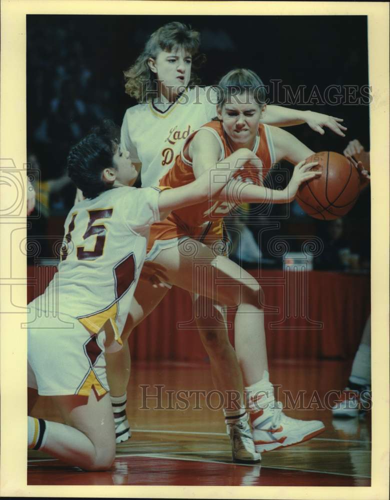 1989 Press Photo Girls&#39; basketball game action between Deer Park and La Porte.- Historic Images