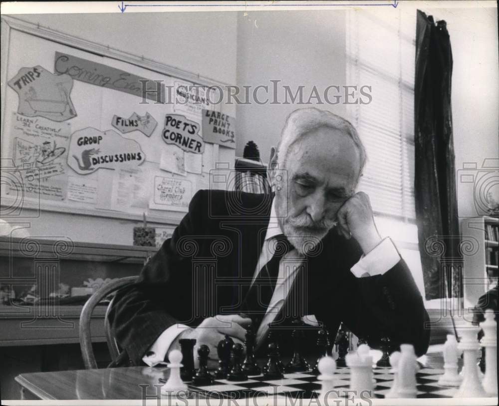 1971 Press Photo Teacher Goldhaber relaxes while playing chess. - hpa04106- Historic Images