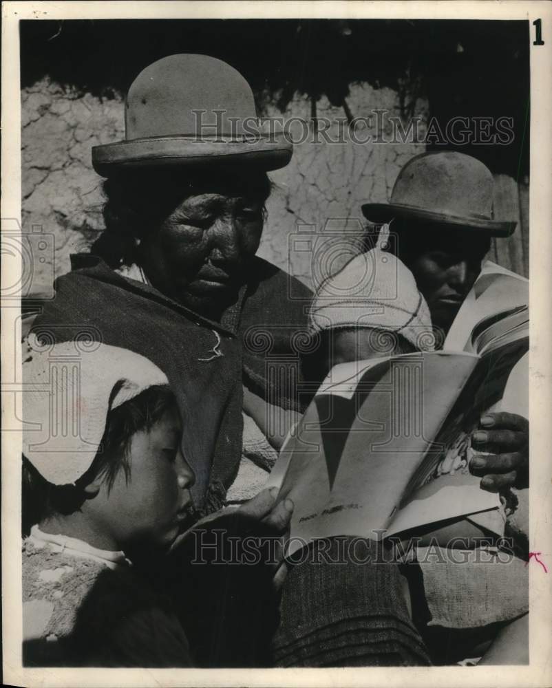 1961 Press Photo Young and old study in Bolivia&#39;s Altiplano highlands.- Historic Images