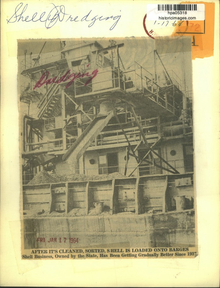 1964 Press Photo Clean and sorted dredged shells loaded onto barges. - hpa05318