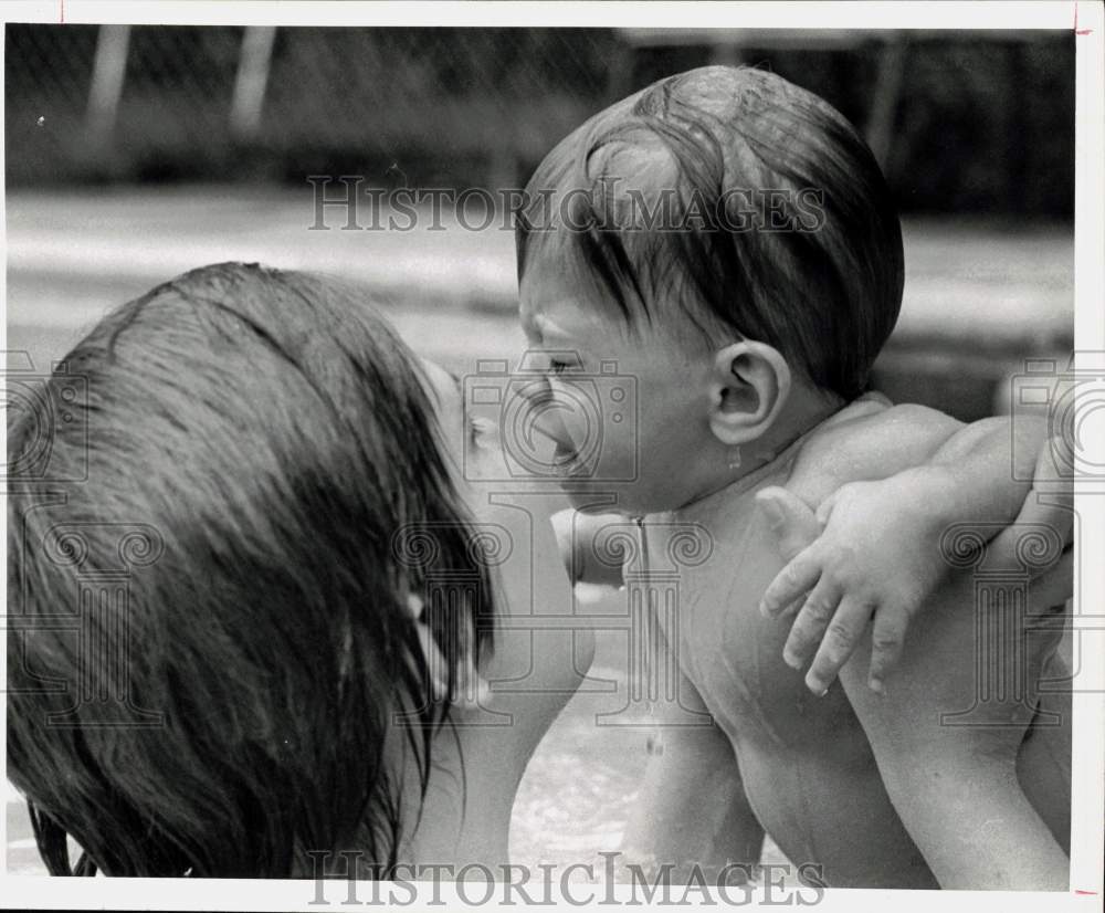 1975 Press Photo Baby at Channelview&#39;s YMCA swimming class. - hpa10601- Historic Images