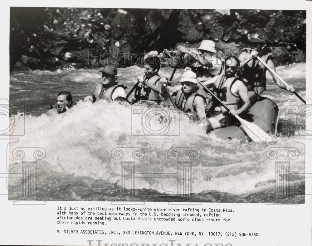 Press Photo Group white water river rafting in Costa Rica. - hpa11496